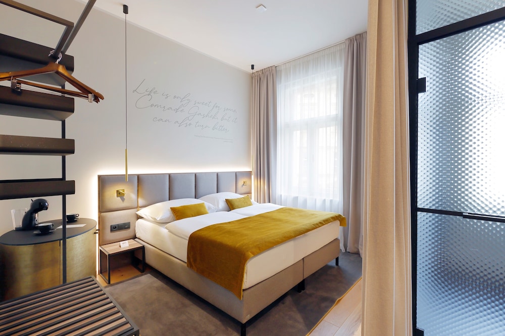 Prokop Square Hotel 6/50