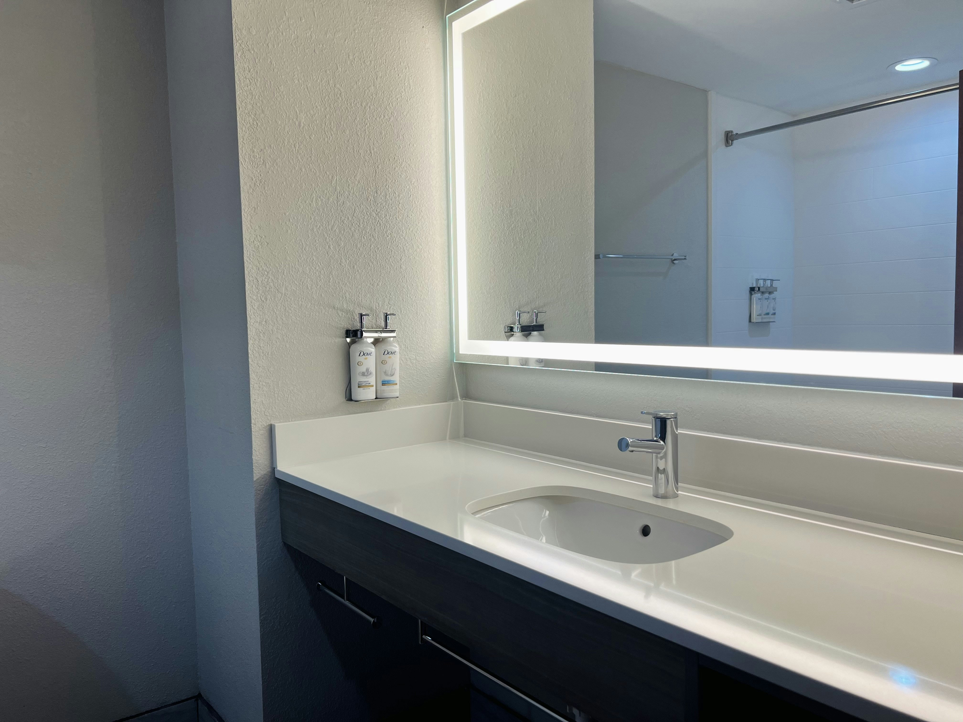 Holiday Inn Express Hotel & Suites Sebring 70/73
