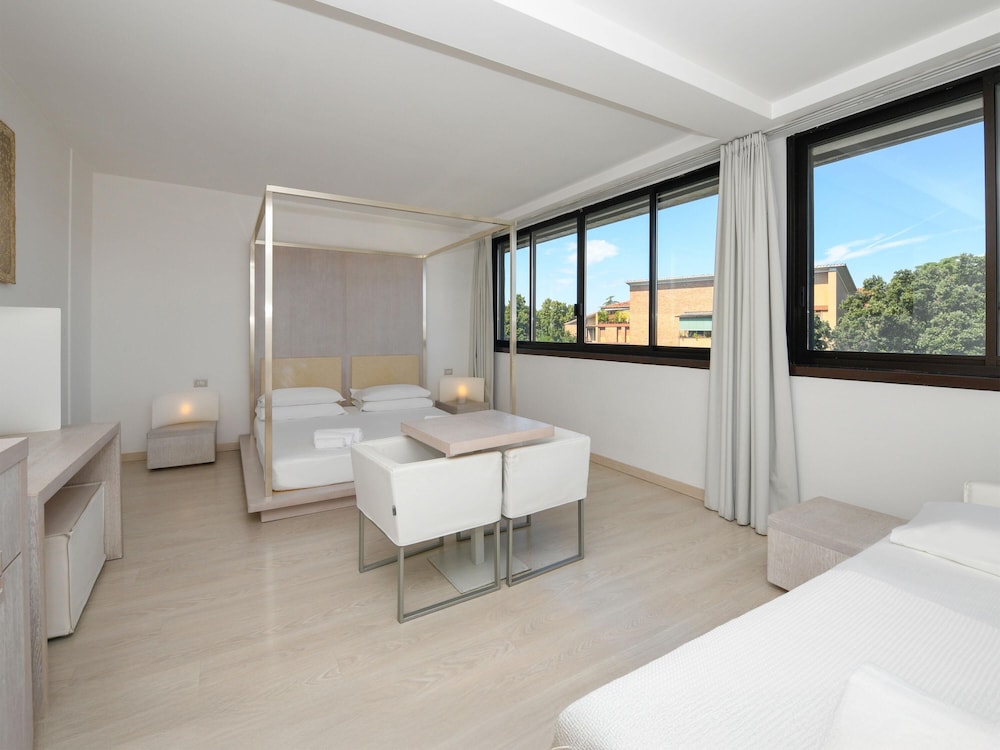 ROOM, TRIPLE, 3 BEDS