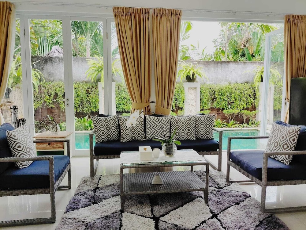 Villa Putih Berawa 30/50