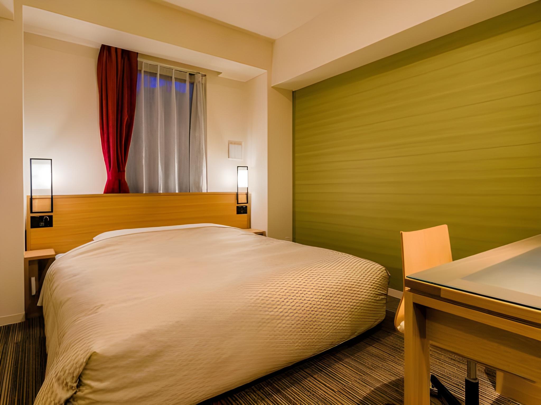 Superior, Queen Bed, Bathtub