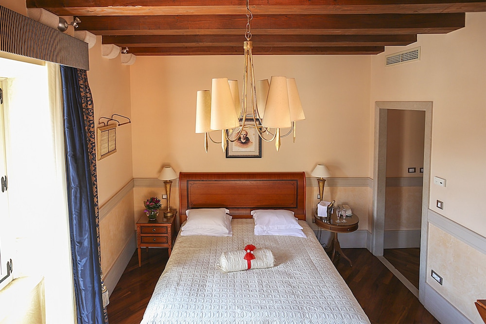 The Pucic Palace 15/69