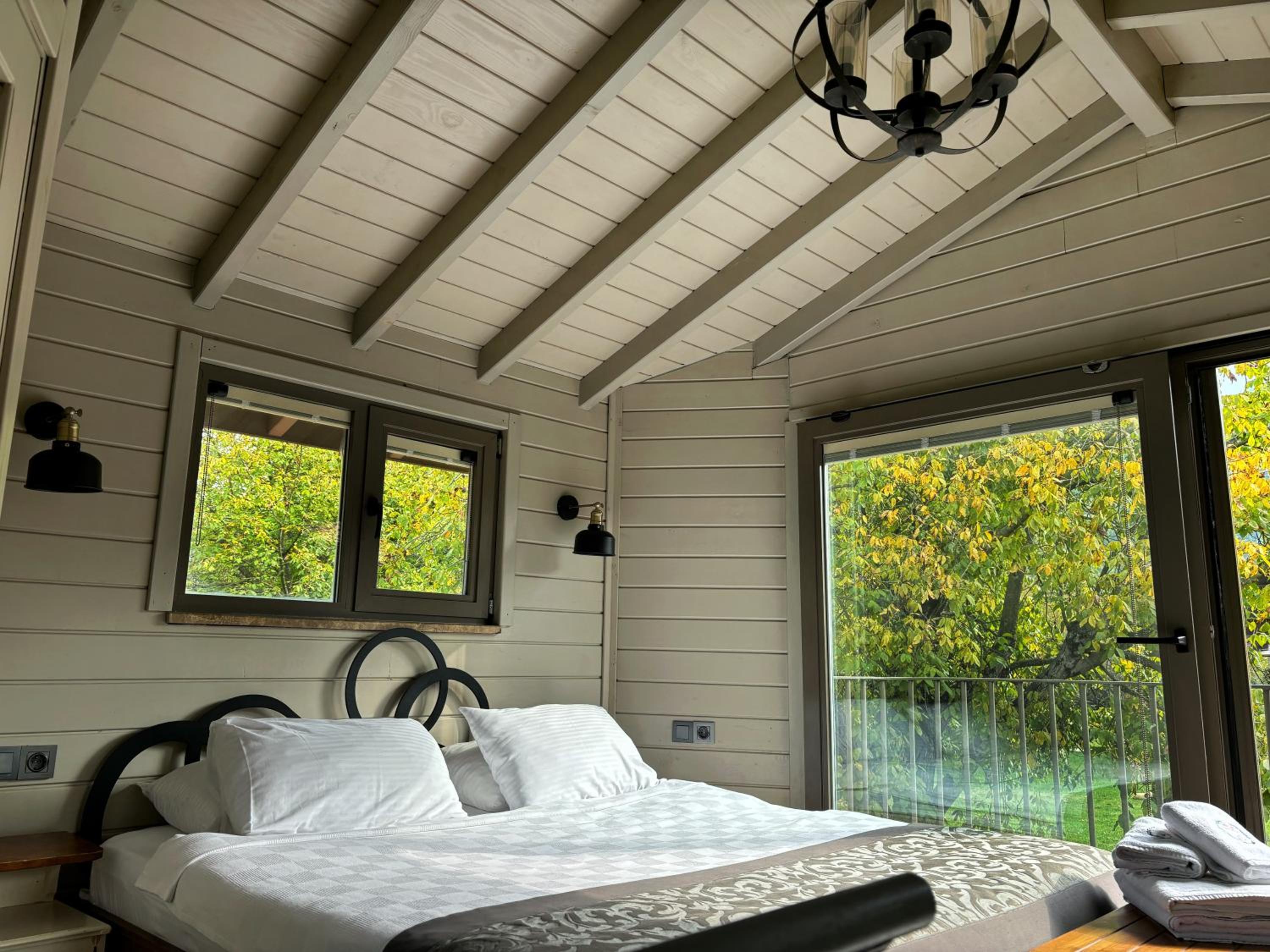 Garden Villa, Junior, Queen Bed, Sofa