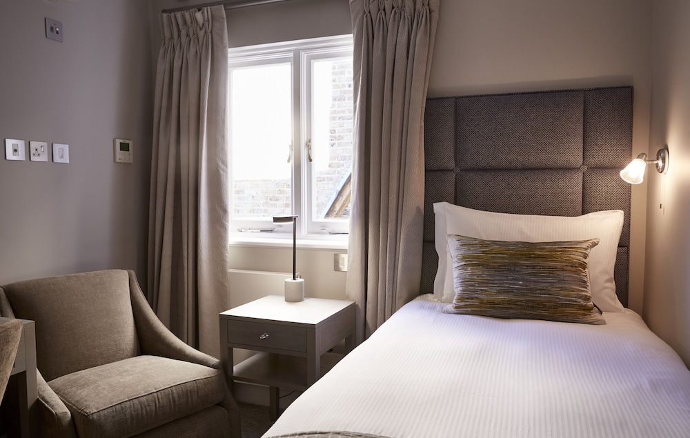 54 Queens Gate Hotel 15/50