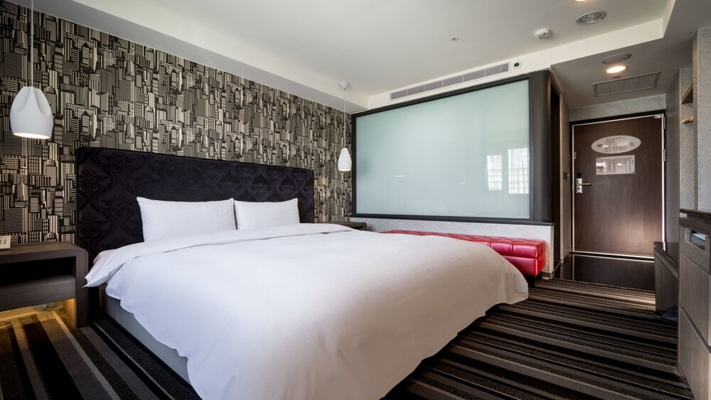 Zaw Jung Business Hotel 33/42