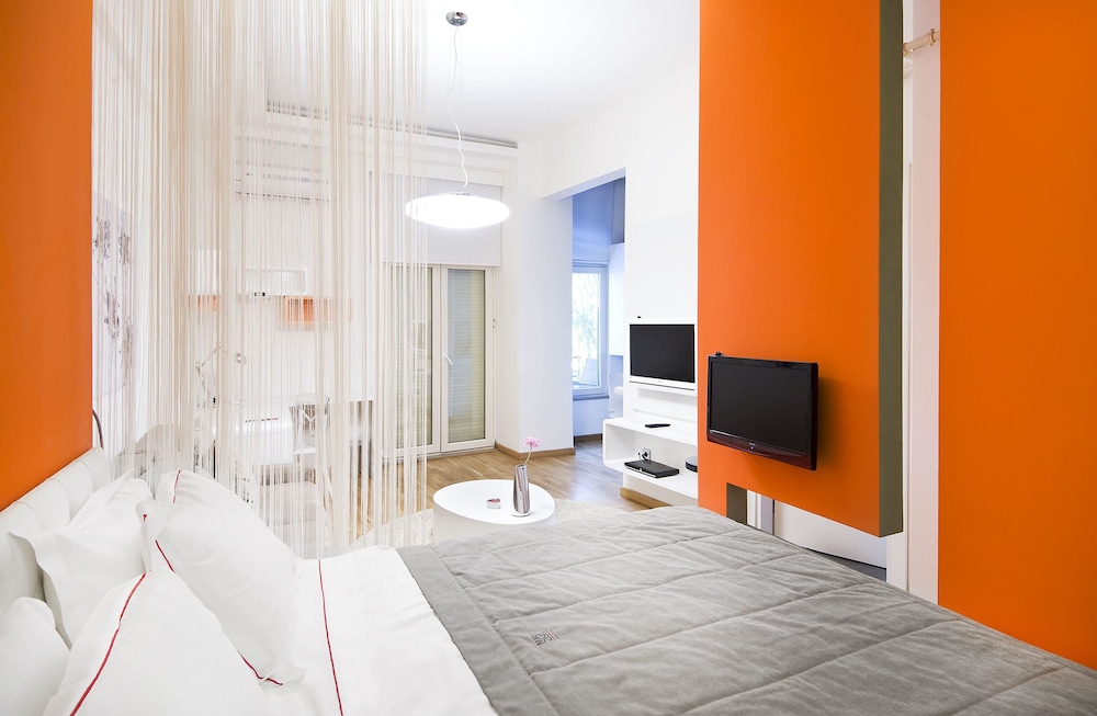 NURU ZIYA SUITES 10/82