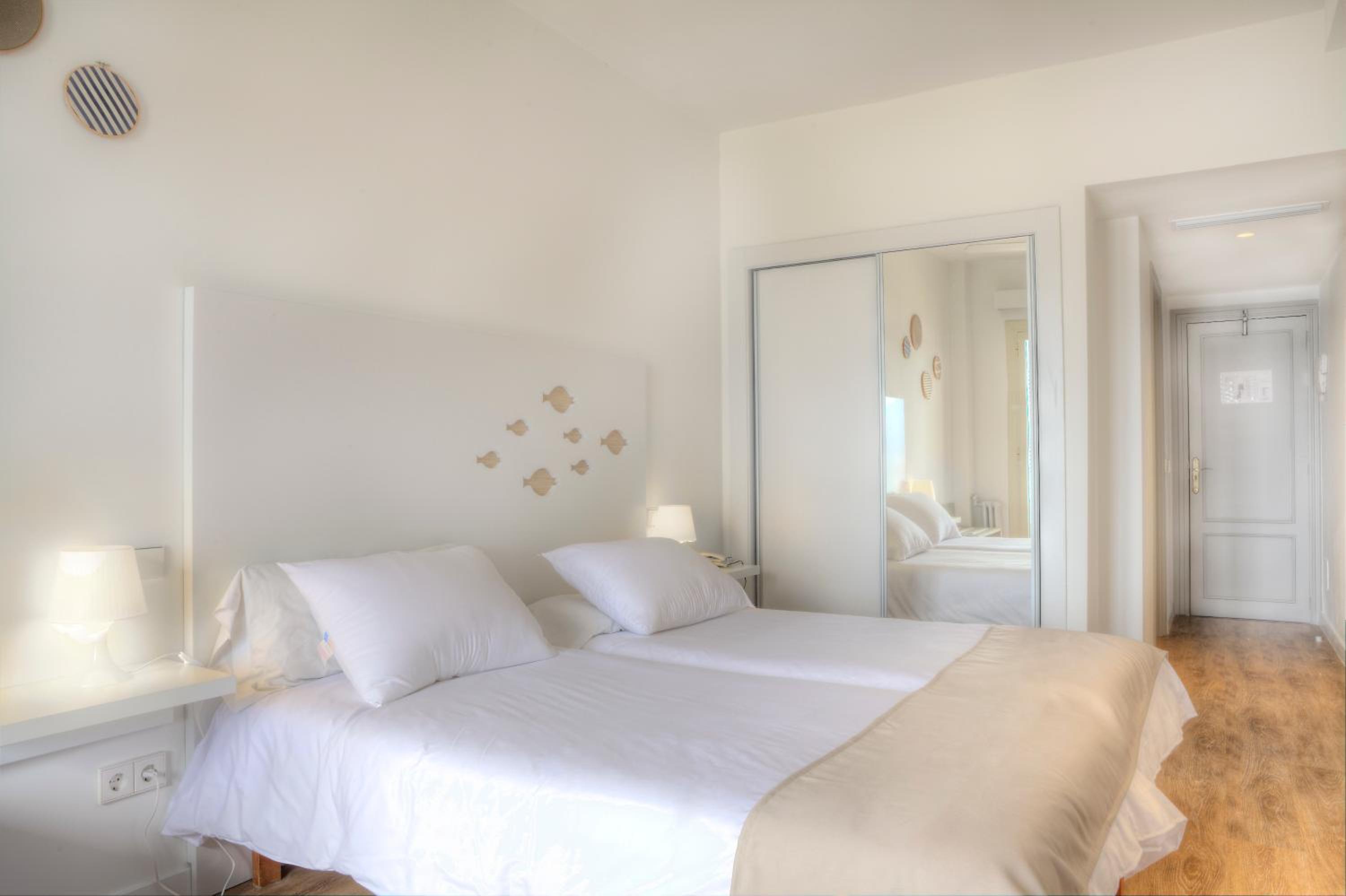 Room, Double or Twin Bed, Side Sea View
