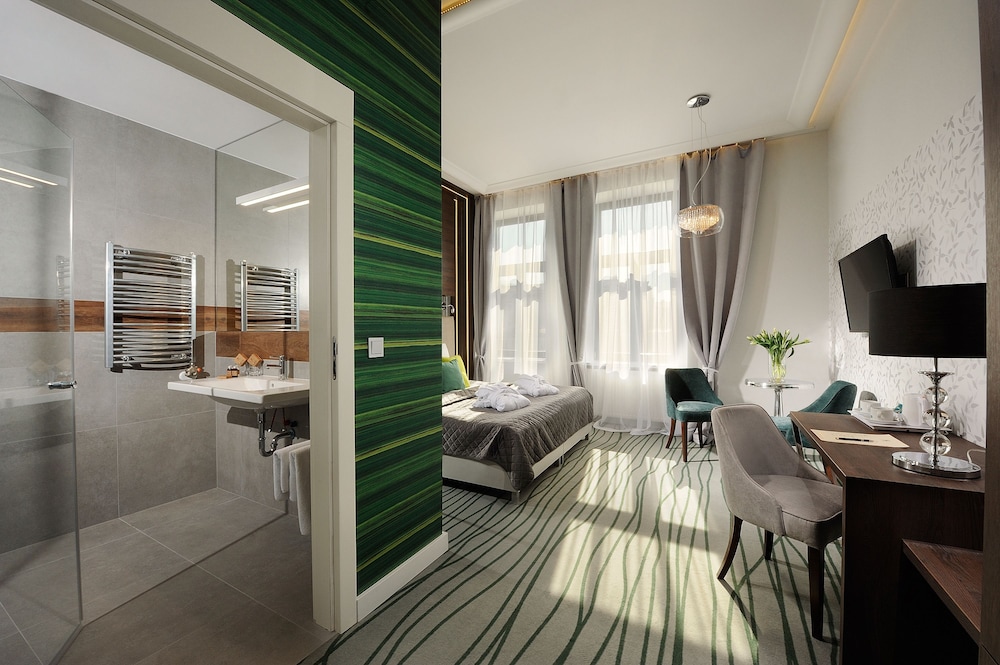 Plaza Boutique Hotel 30/68