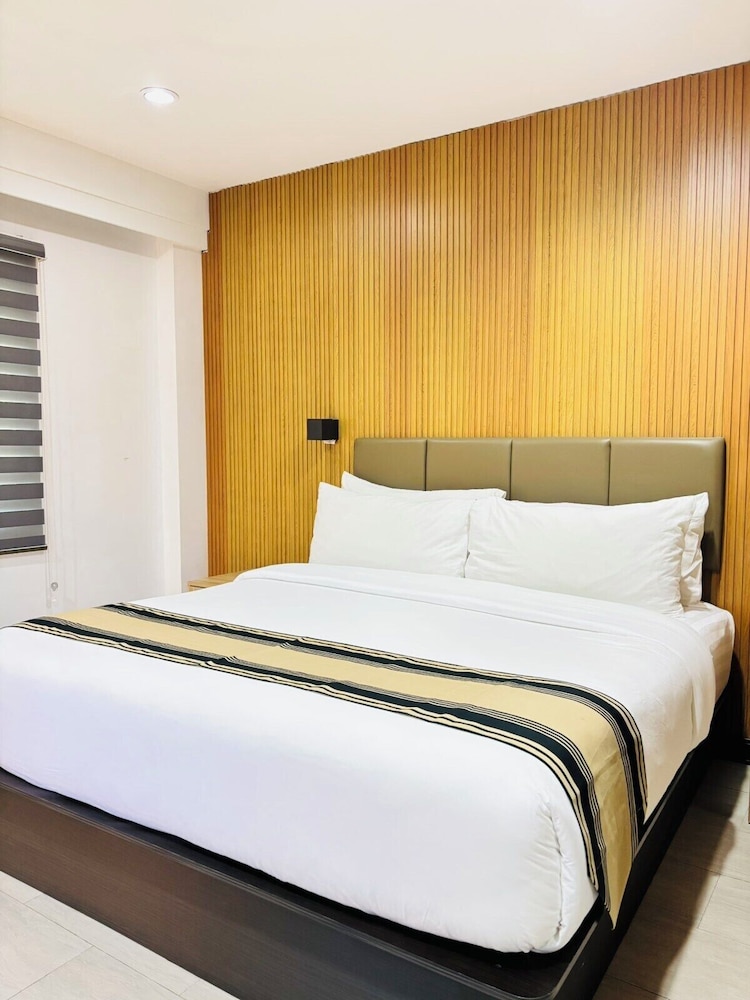 Forest Crest Nature Hotel and Resort Powered by ASTON (ex Chateau Royale Sports and Country Club) 28/77
