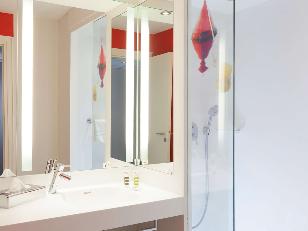 Mercure Lorient Centre Hotel 67/68