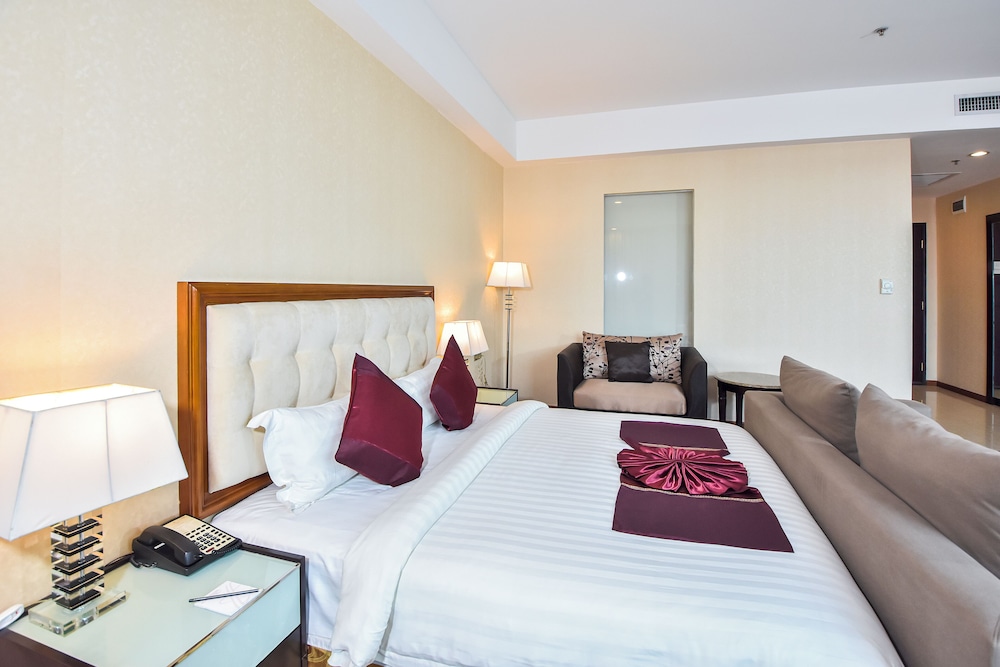 PREMIER, DELUXE, KING BED