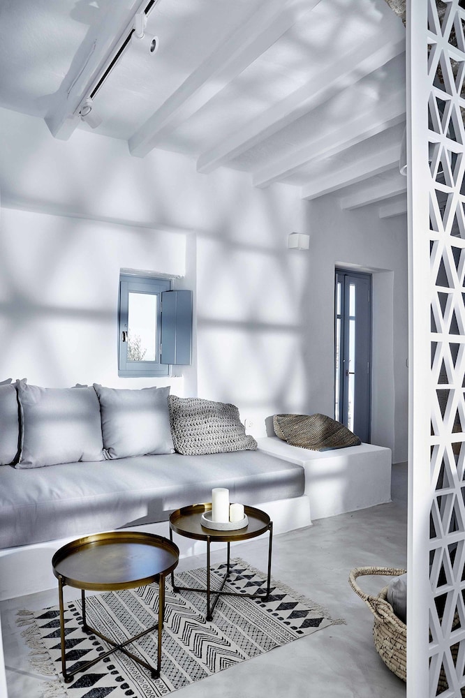 Living Theros Luxury Suites 36/50