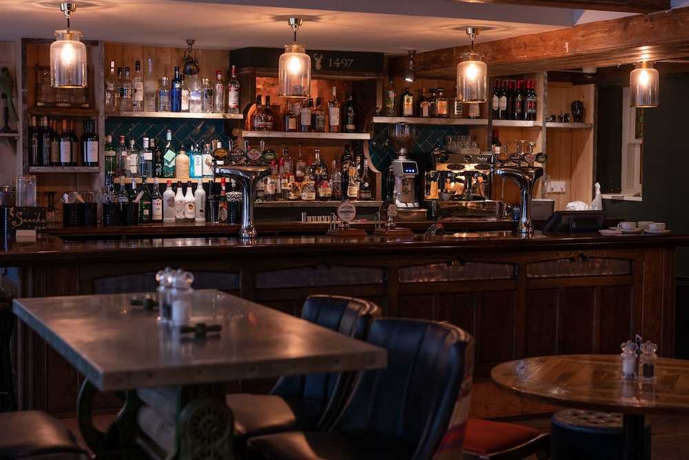 THE WHITE HART HOTEL 42/48