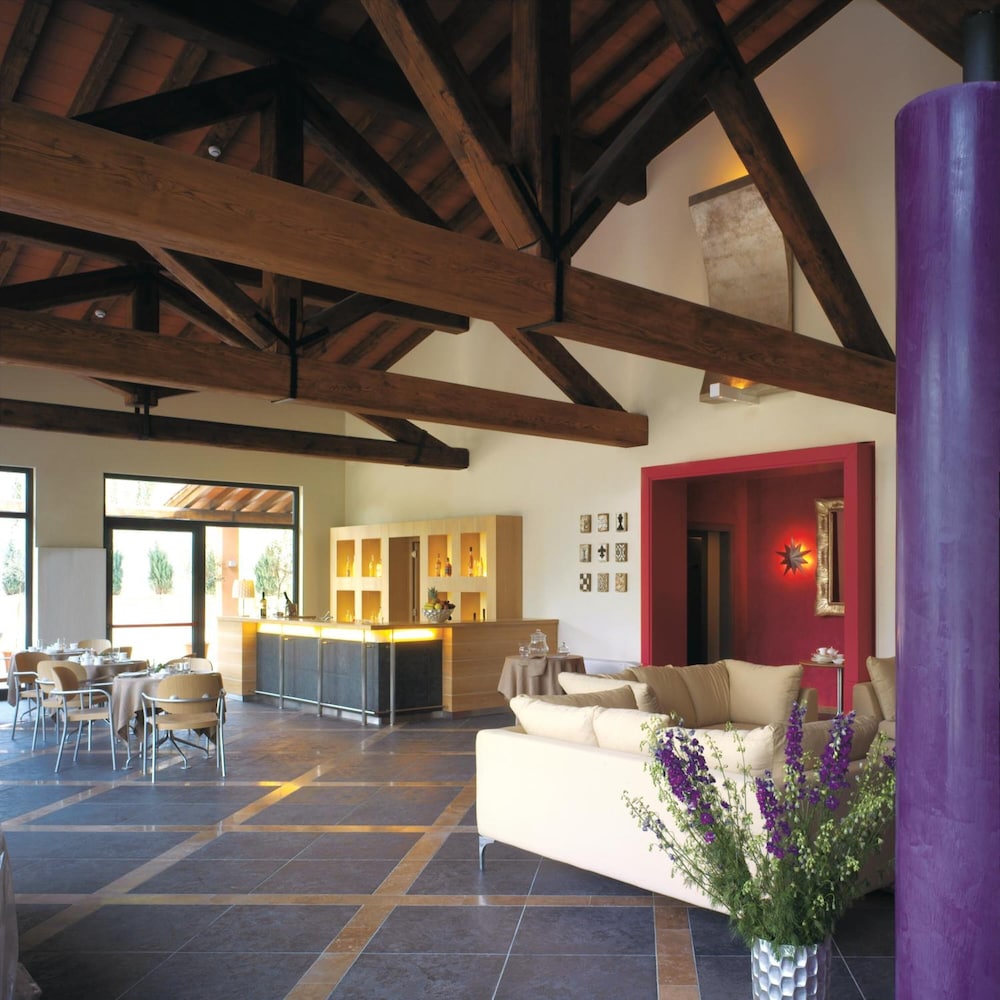 MERIDIANA COUNTRY HOTEL 4/41