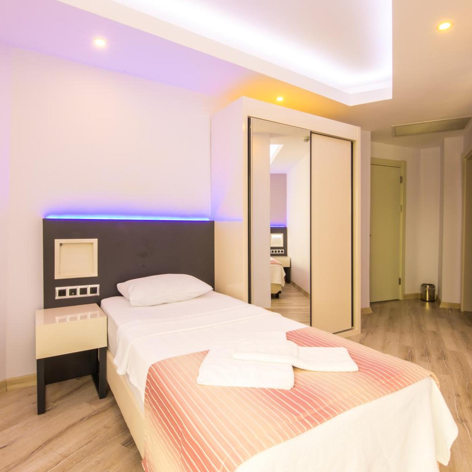 Room, Triple, Land View، Datca Sapphire Hotel 4/10