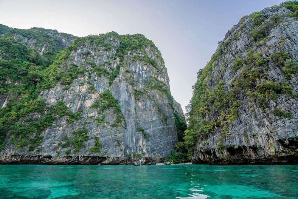 Phi Phi Anita Resort 69/76