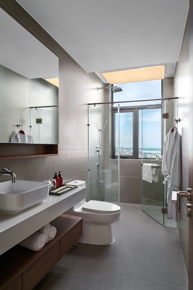 The Peninsula Phnom Penh 50/50