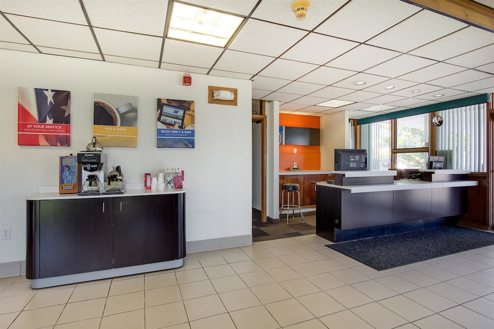 Wingate by Wyndham Geneva at SPIRE Academy 6/56