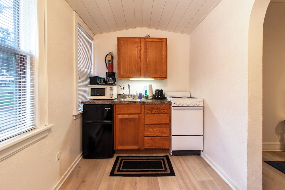 Cascade Lodge 8/50