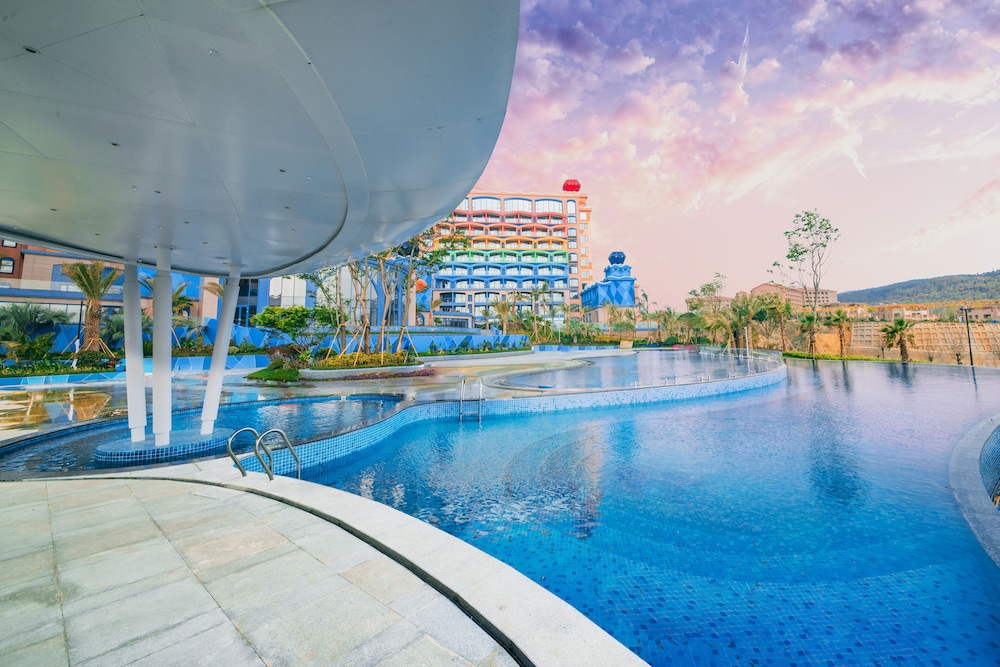 Dolphin Bay Hotel 35/38