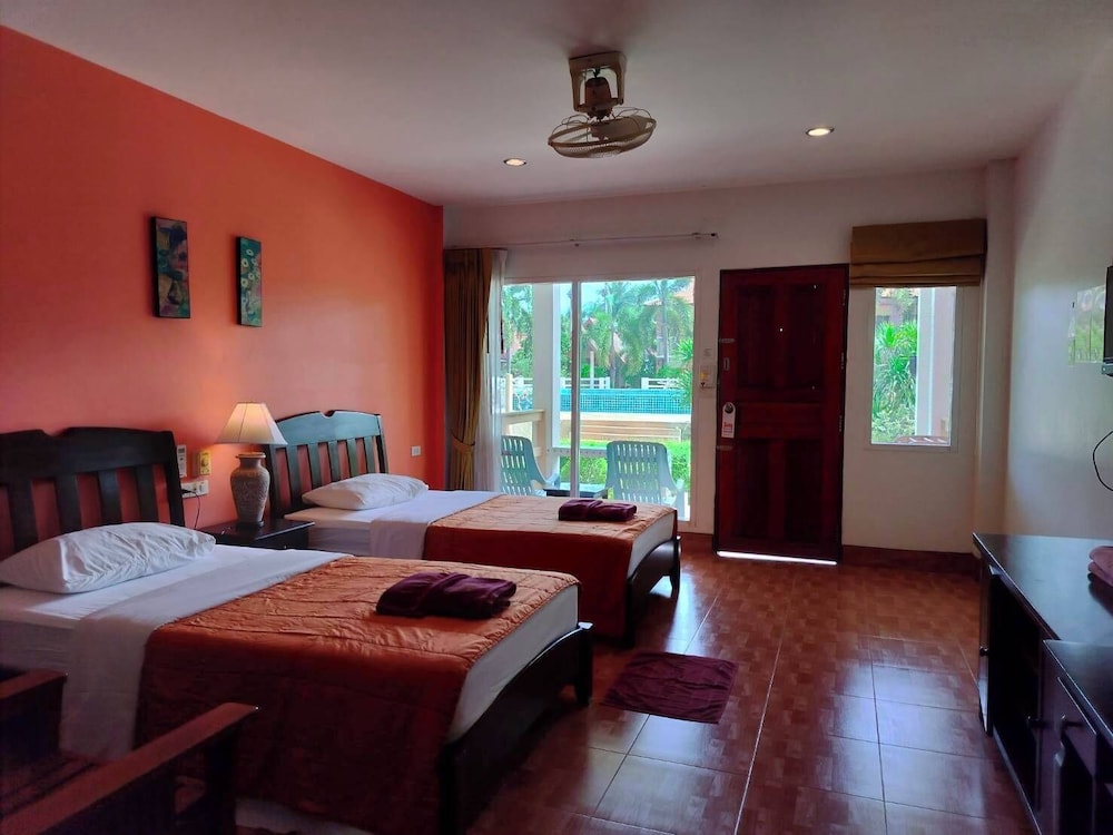 DELUXE, TWIN BEDS