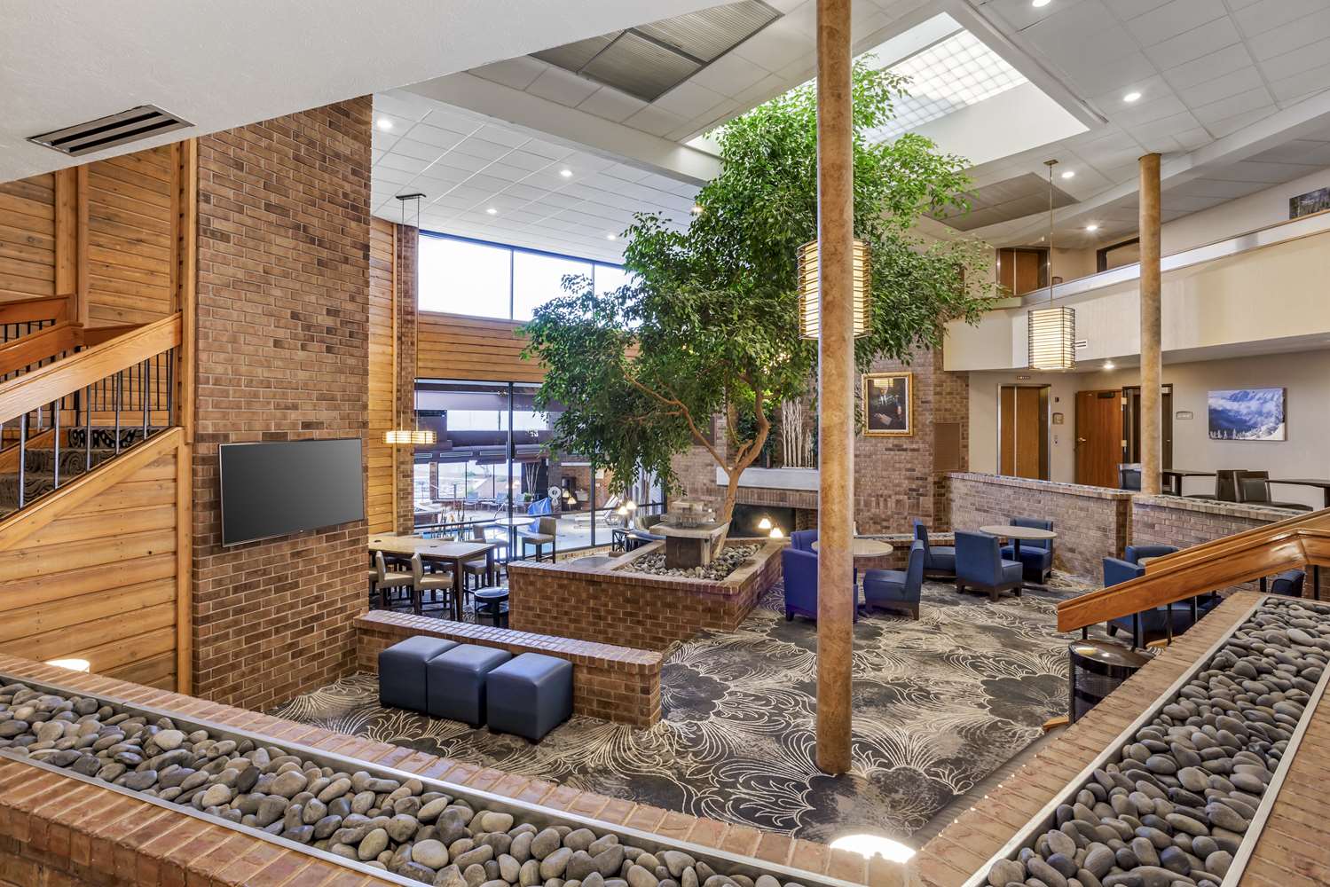Best Western Plus Landmark Inn 20/38