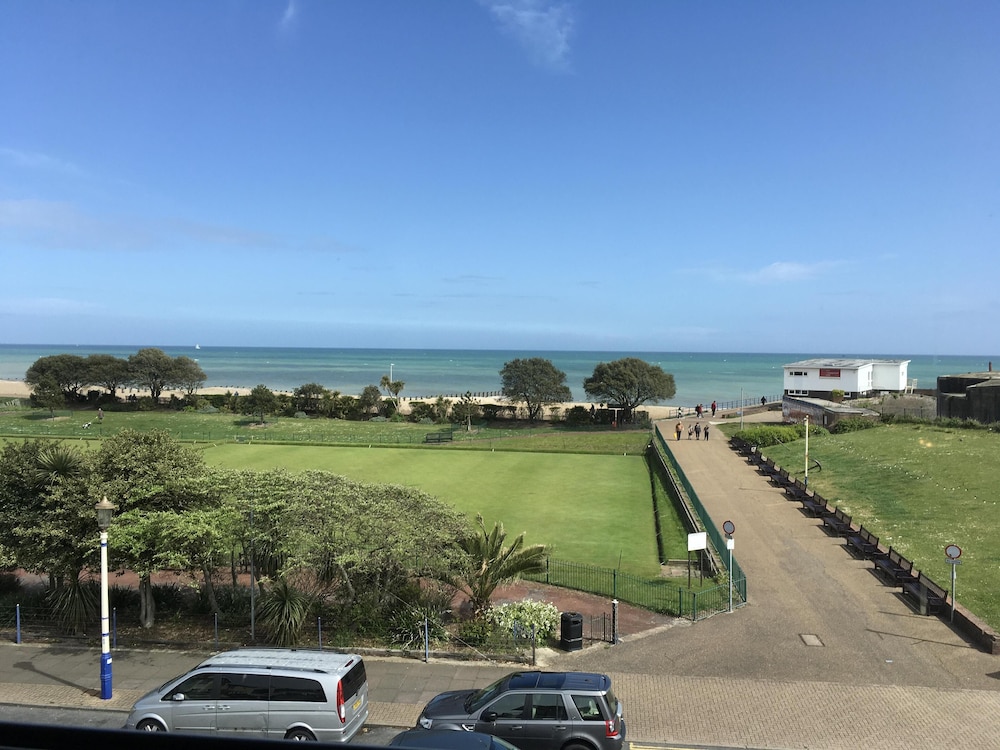 Devonia Eastbourne 29/50