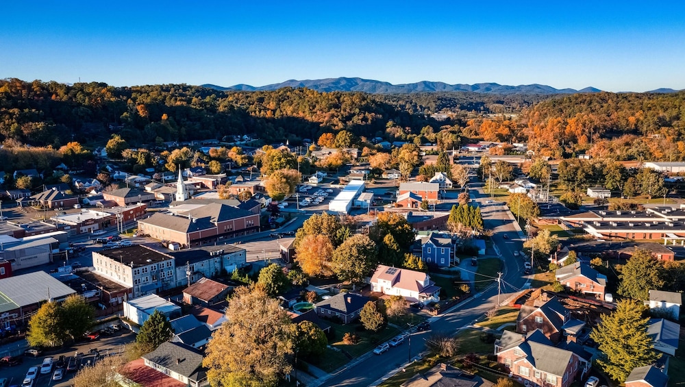 BUDGET INN ELLIJAY 34/37