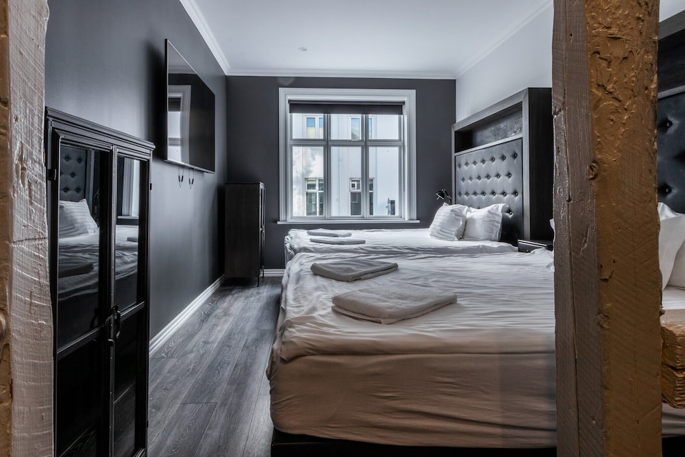 Vintage Apartment Hotel 11/50