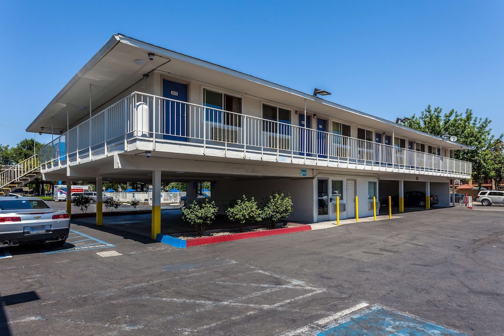 Motel6 Sacramento, CA - Downtown 48/60