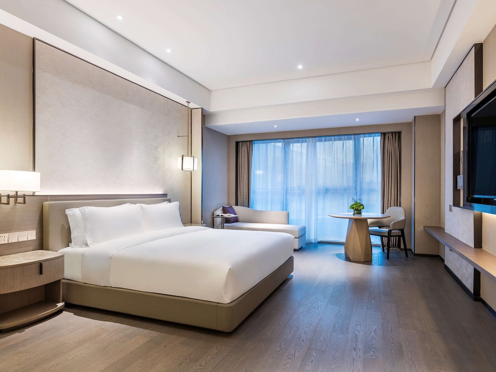 Deluxe, Suite, King Bed