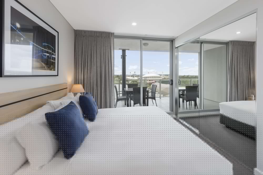 Oaks Embassy Adelaide Suites 20/64