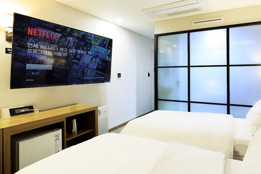 CS Avenue Hotel 14/75