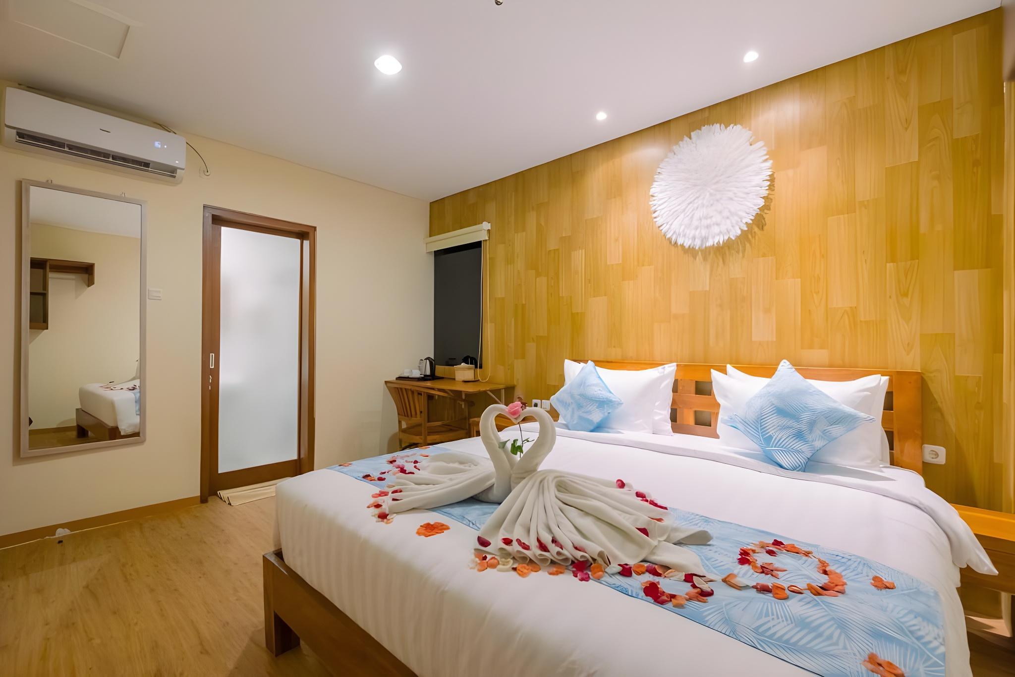 Standard, King Bed, Pool Access