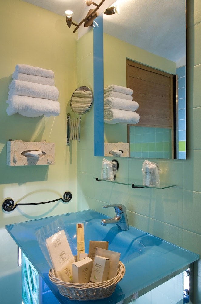 AUBERGE DE TAVEL 42/42