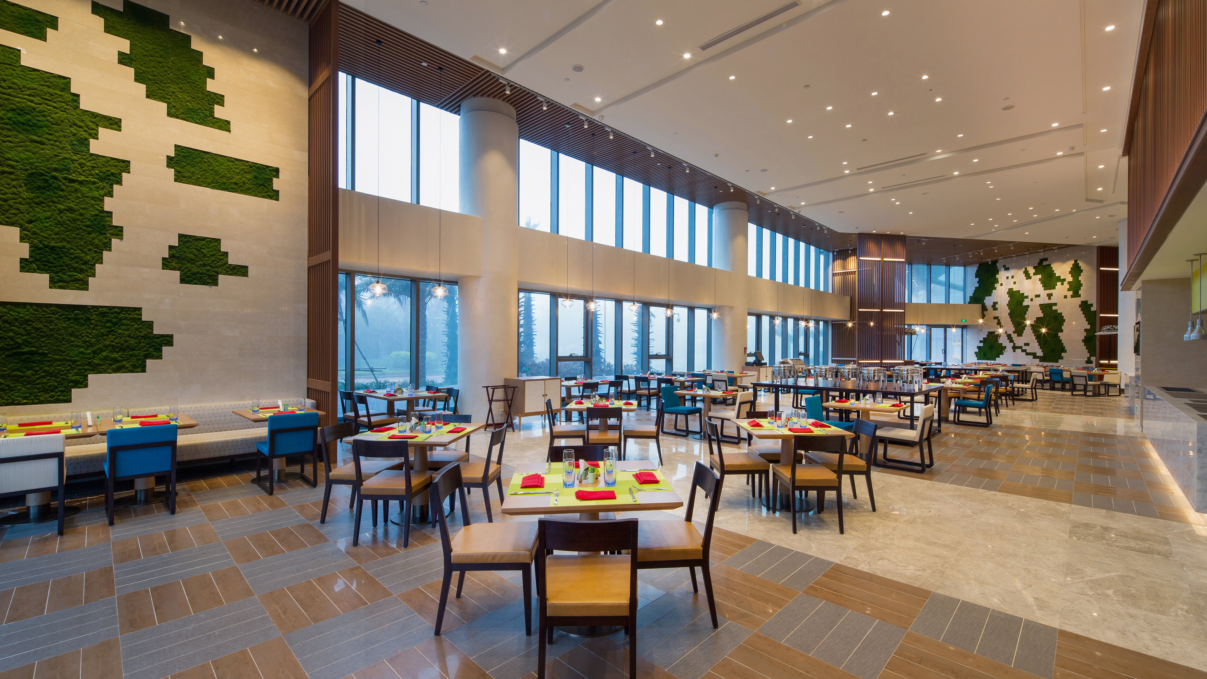 Holiday Inn Haikou West Coast 24/50
