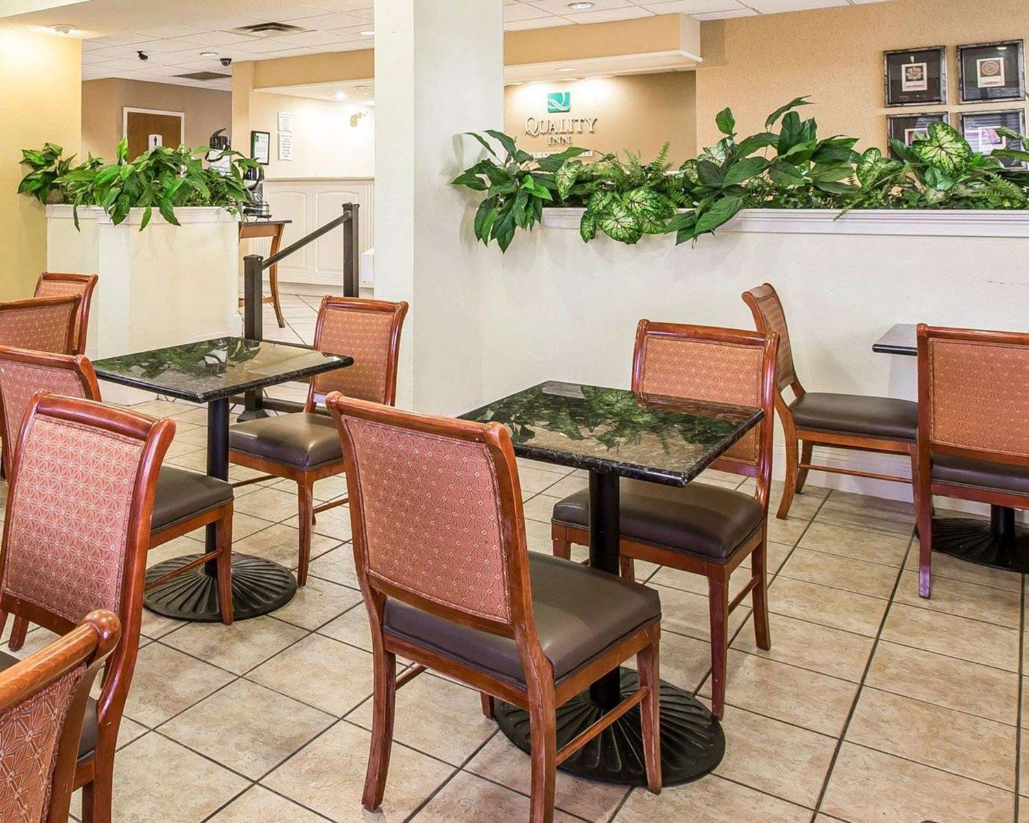 Quality Inn At the Mall - Valdosta 37/40