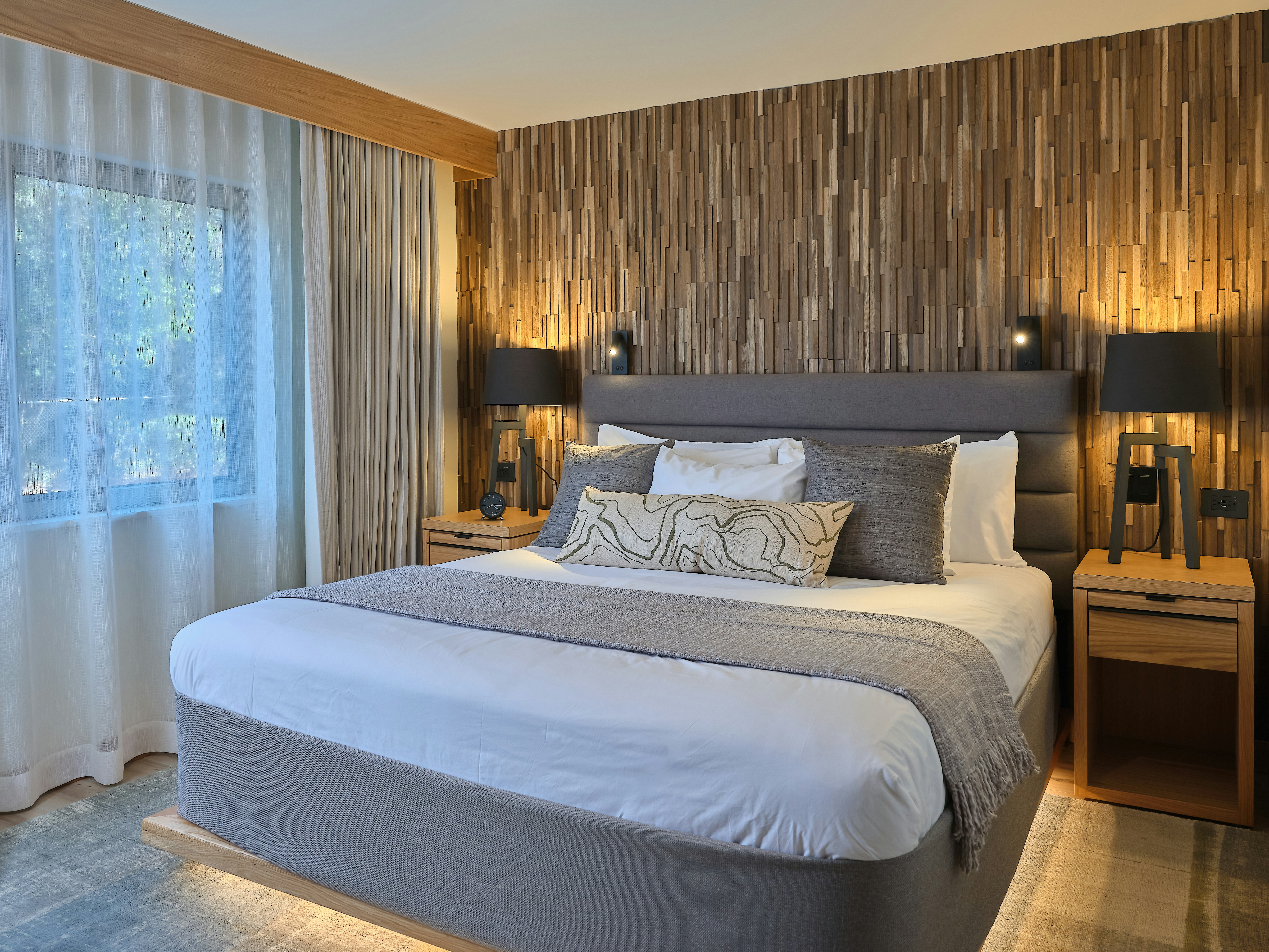 LUXURY, STUDIO, KING BED