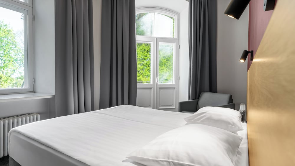 COMFORT, DOUBLE OR TWIN BED