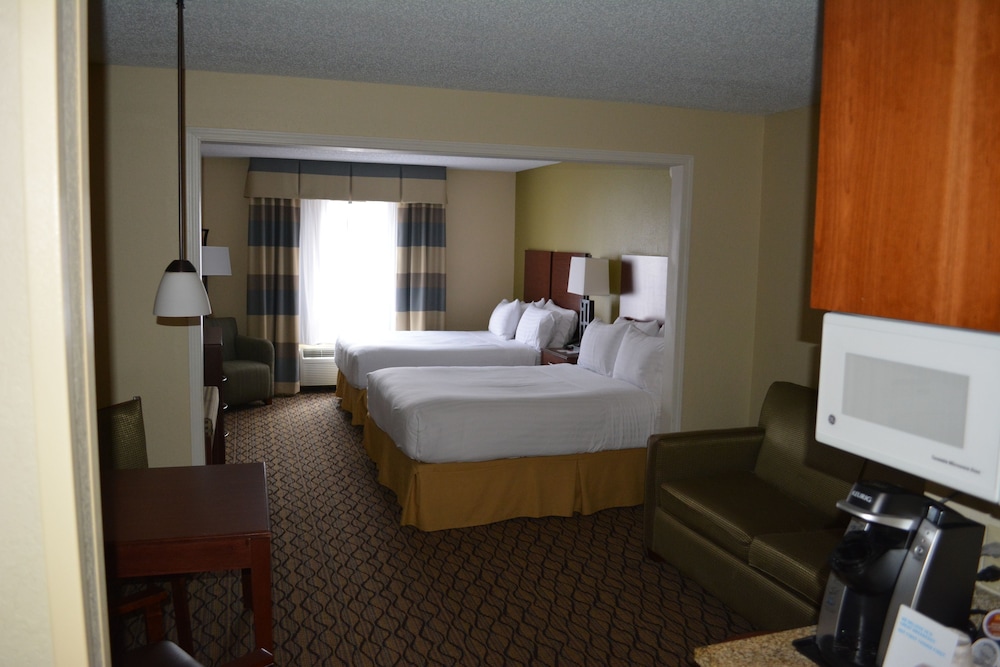 Holiday Inn Express Hotel And Suites Lancaster 26/72