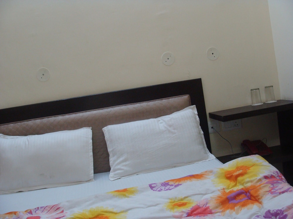 Hotel Abhinandan Grand 2/34