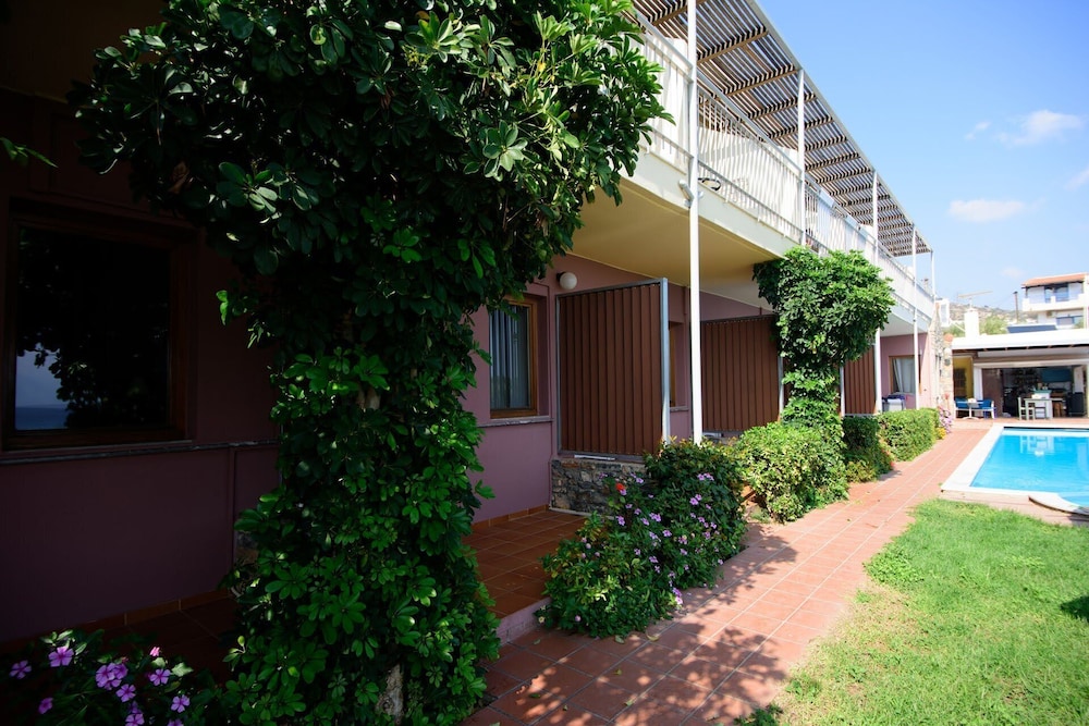 MIRABELLA APARTMENTS 64/74