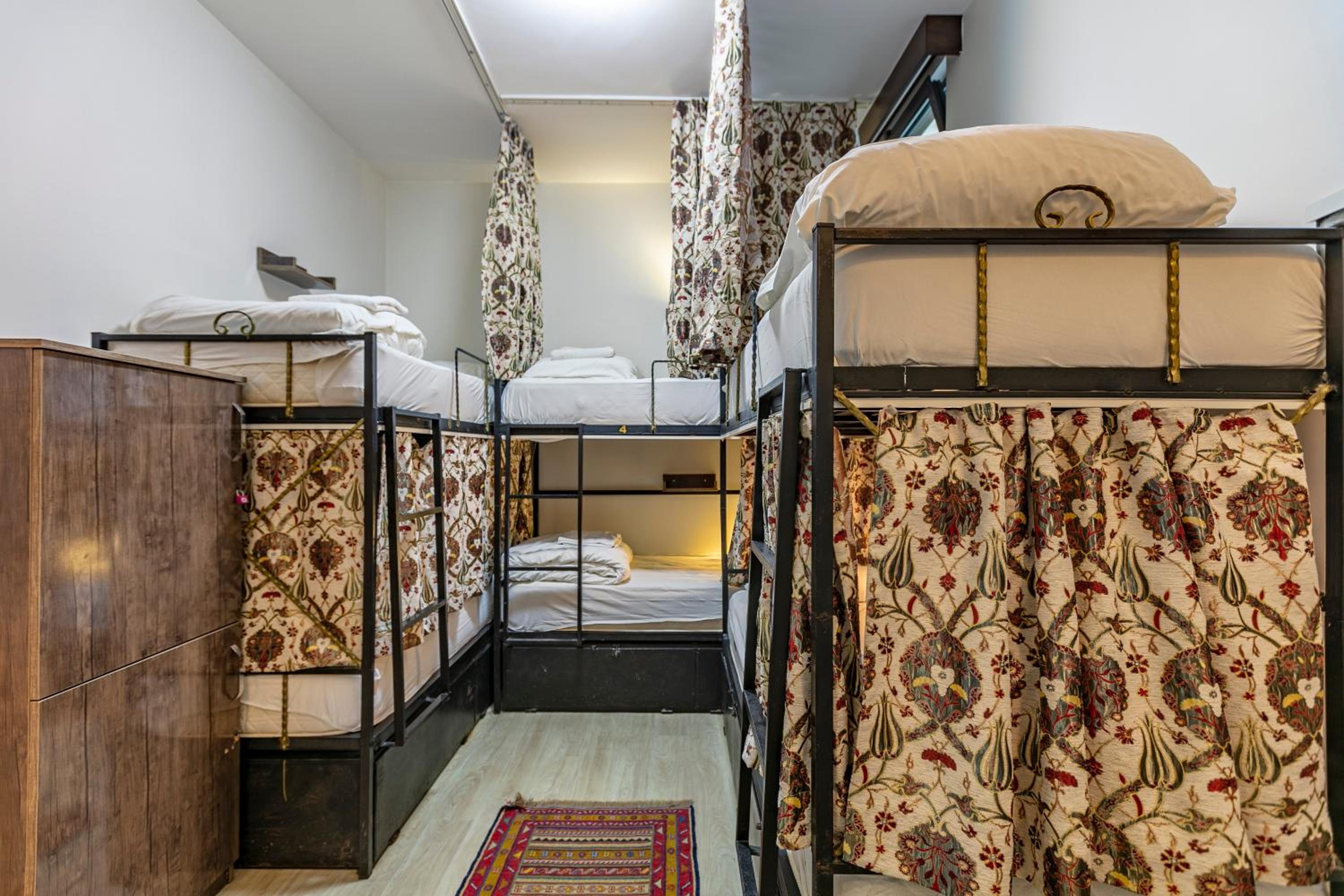 Female Dorm, Basement, 6 Beds