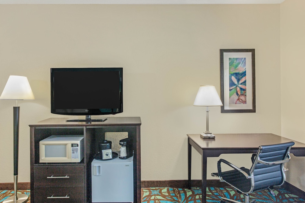 Comfort Inn & Suites Sarasota I75 40/44