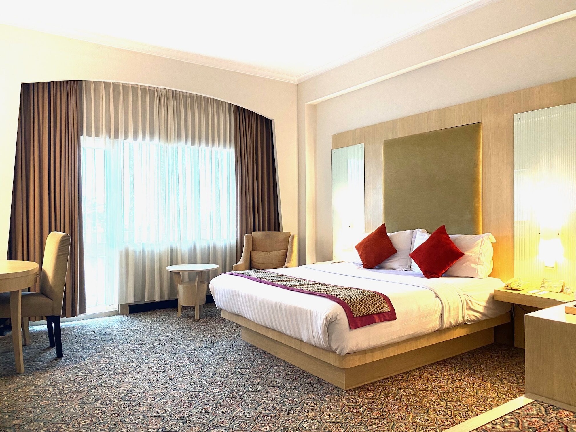Deluxe, Twin Beds, Beach Side
