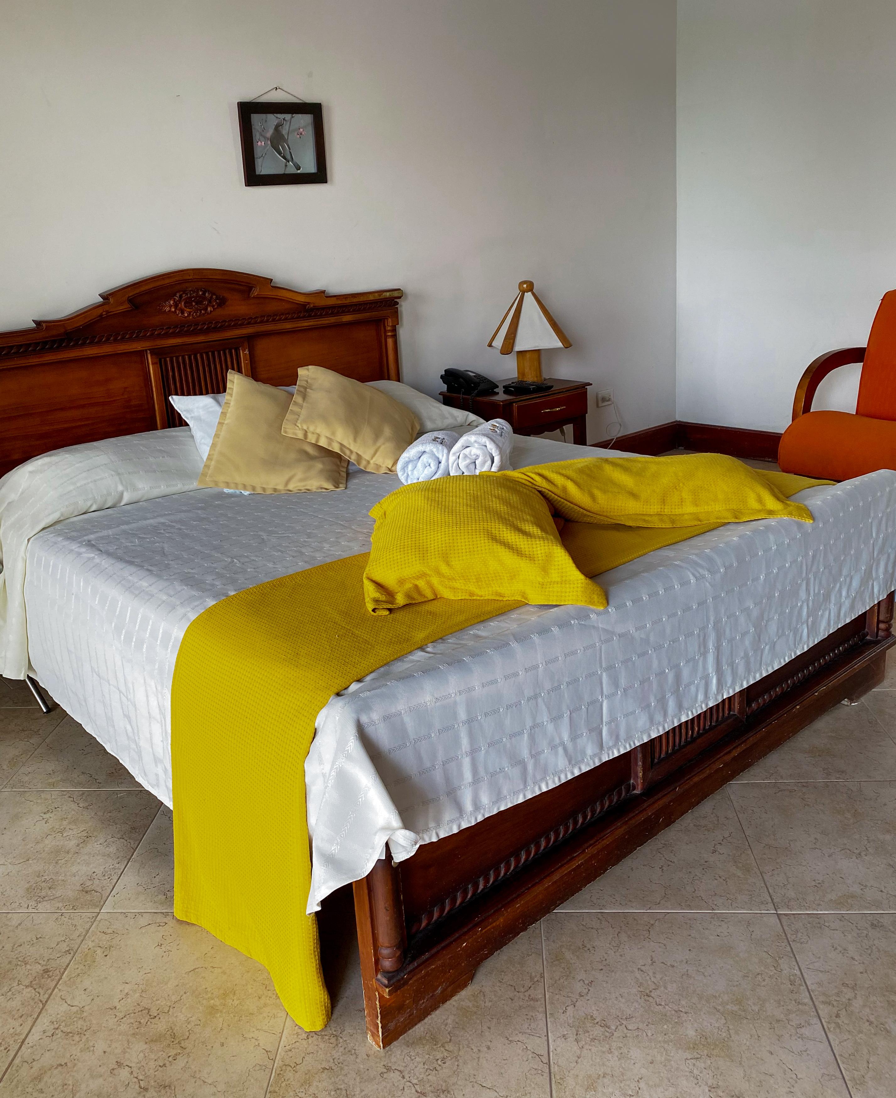 Standard, Double Bed, Valley View 2/4
