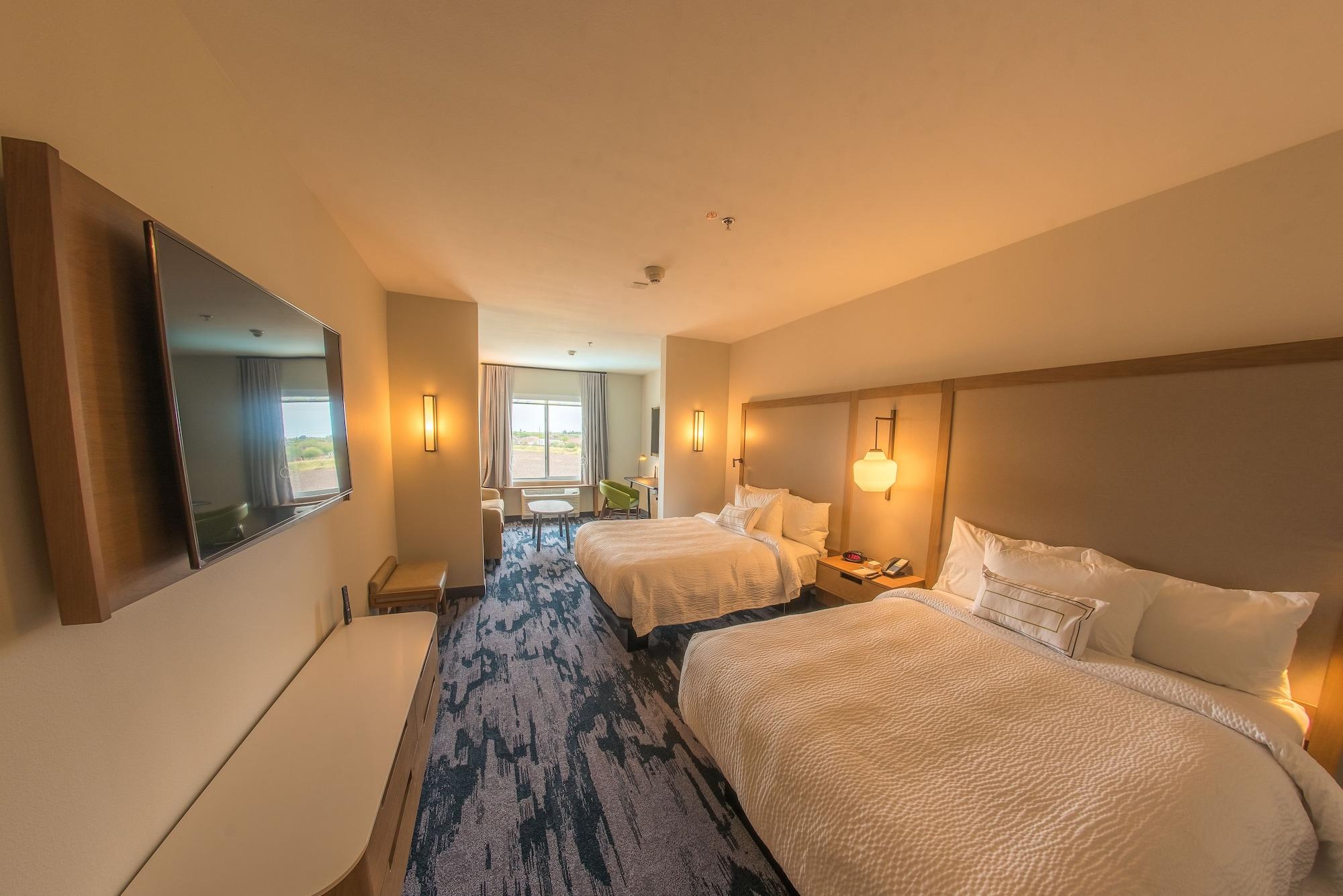Suite, Multiple Beds, City View, Accessible