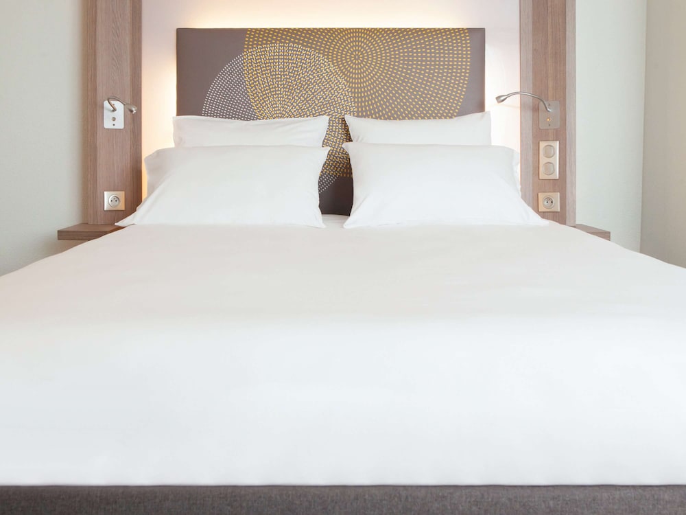 NOVOTEL CHARTRES 29/70