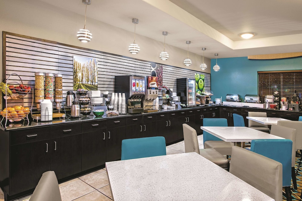 La Quinta Inn & Suites by Wyndham San Antonio N Stone Oak 17/24