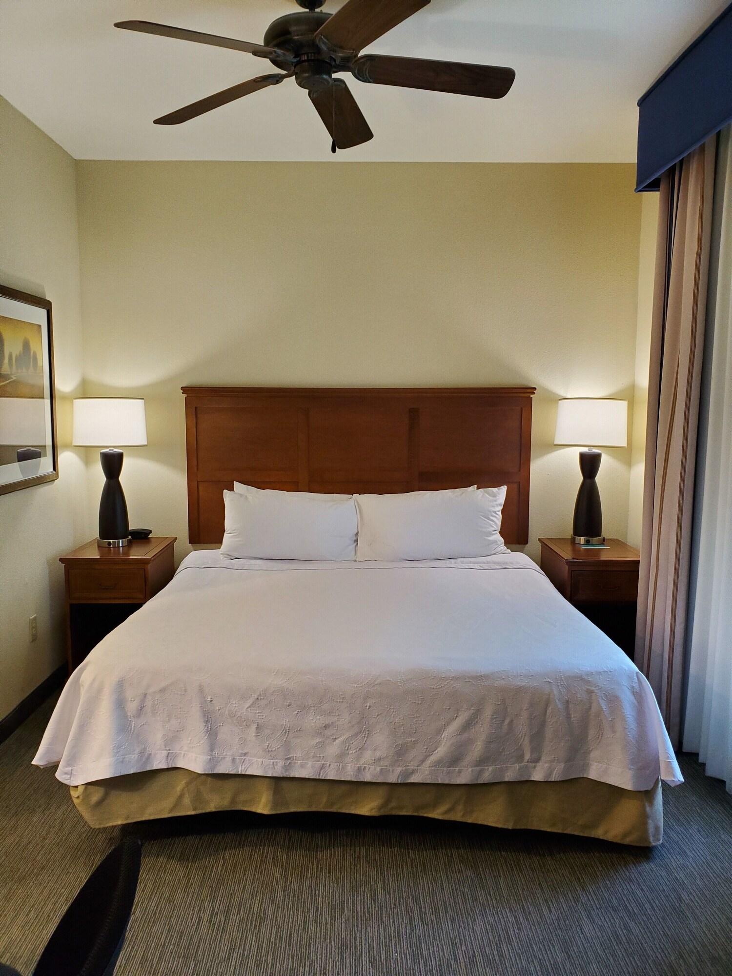 2 BEDROOMS, SUITE, KING BED, 2 QUEEN BEDS, 2 BATHROOMS